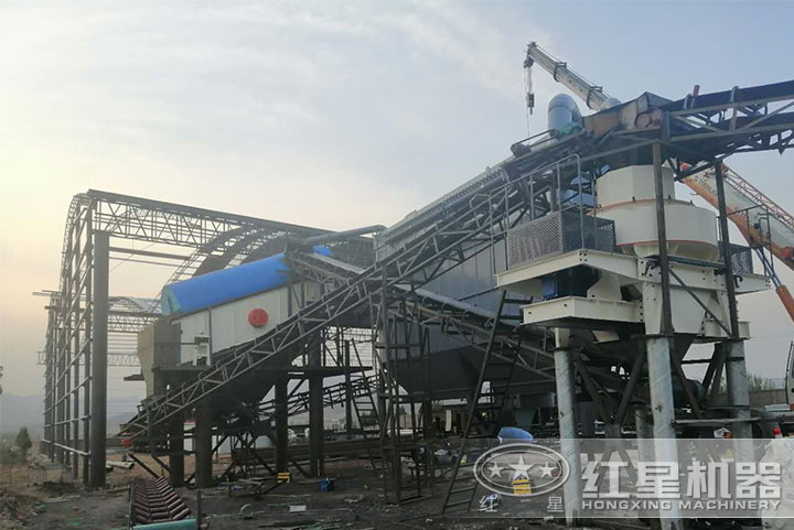 大型石頭粉碎沙子機(jī)現(xiàn)場 大型石頭粉碎沙子機(jī)現(xiàn)場
