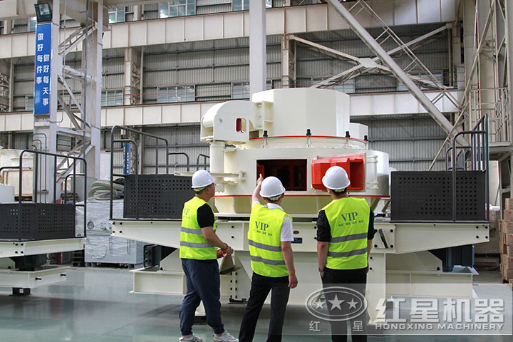 客戶參觀制砂機(jī) 客戶參觀制砂機(jī)