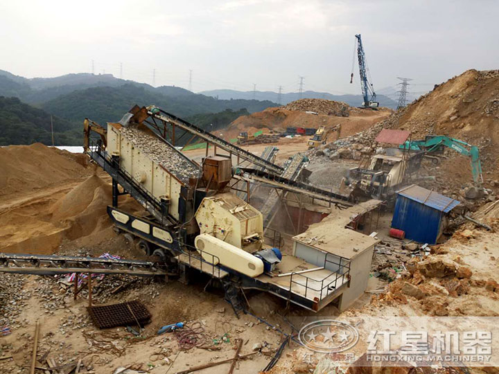 移動式碎石機(jī)作業(yè)現(xiàn)場 移動式碎石機(jī)作業(yè)現(xiàn)場
