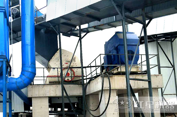 重錘式破碎機作業(yè)現(xiàn)場 重錘式破碎機作業(yè)現(xiàn)場