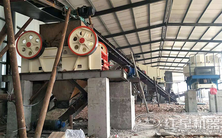 鵝卵石制砂生產(chǎn)線現(xiàn)場 鵝卵石制砂生產(chǎn)線現(xiàn)場