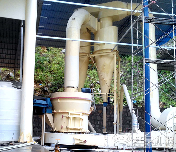 白云石磨粉機(jī)作業(yè)現(xiàn)場 白云石磨粉機(jī)作業(yè)現(xiàn)場