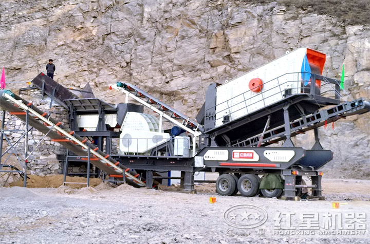 單臺(tái)設(shè)備處理水泥塊現(xiàn)場(chǎng) 單臺(tái)設(shè)備處理水泥塊現(xiàn)場(chǎng)