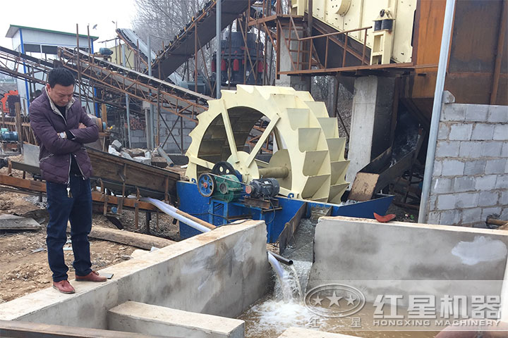 水洗砂機(jī)器作業(yè)現(xiàn)場(chǎng) 水洗砂機(jī)器作業(yè)現(xiàn)場(chǎng)