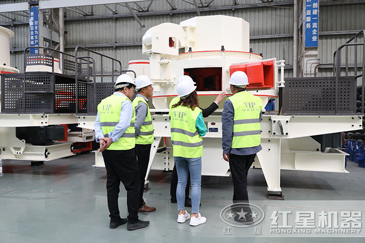 用戶到廠考察打黃沙機器 用戶到廠考察打黃沙機器