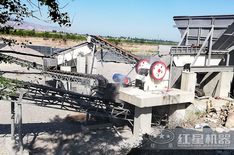 顎式破碎機作業(yè)現(xiàn)場 顎式破碎機作業(yè)現(xiàn)場
