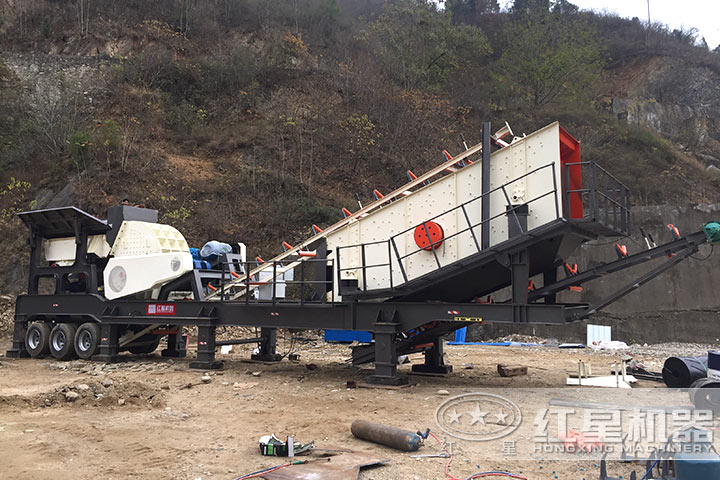 小型移動(dòng)碎石機(jī)械安裝現(xiàn)場(chǎng) 小型移動(dòng)碎石機(jī)械安裝現(xiàn)場(chǎng)