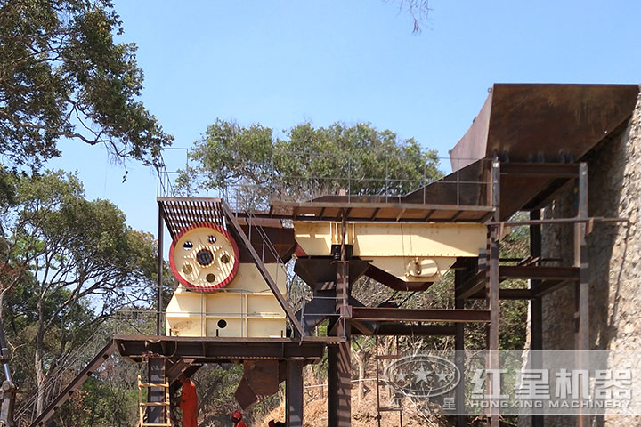 煤矸石粉碎機(jī)安裝現(xiàn)場(chǎng) 煤矸石粉碎機(jī)安裝現(xiàn)場(chǎng)