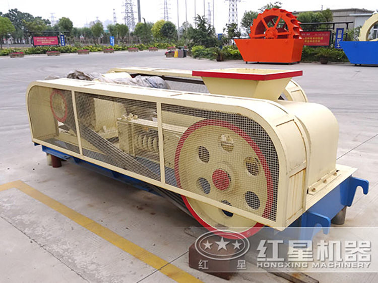 對輥式破碎機(jī) 對輥式破碎機(jī)