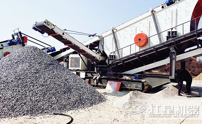 移動(dòng)破碎石子機(jī)作業(yè)現(xiàn)場(chǎng)圖 移動(dòng)破碎石子機(jī)作業(yè)現(xiàn)場(chǎng)圖