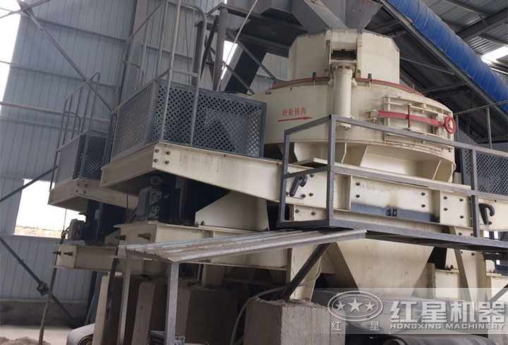 兩臺(tái)新型制砂設(shè)備作業(yè)現(xiàn)場 兩臺(tái)新型制砂設(shè)備作業(yè)現(xiàn)場