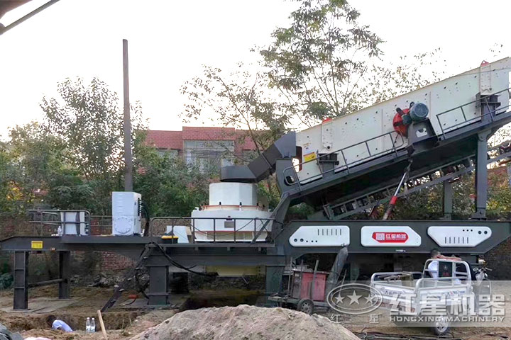 移動(dòng)卵石制砂機(jī)客戶現(xiàn)場(chǎng) 移動(dòng)卵石制砂機(jī)客戶現(xiàn)場(chǎng)