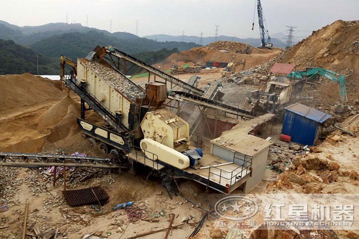 粉碎建筑垃圾的機器現(xiàn)場 粉碎建筑垃圾的機器現(xiàn)場