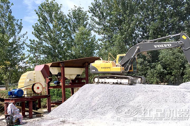 pcz重錘式破碎機(jī)現(xiàn)場(chǎng) pcz重錘式破碎機(jī)現(xiàn)場(chǎng)