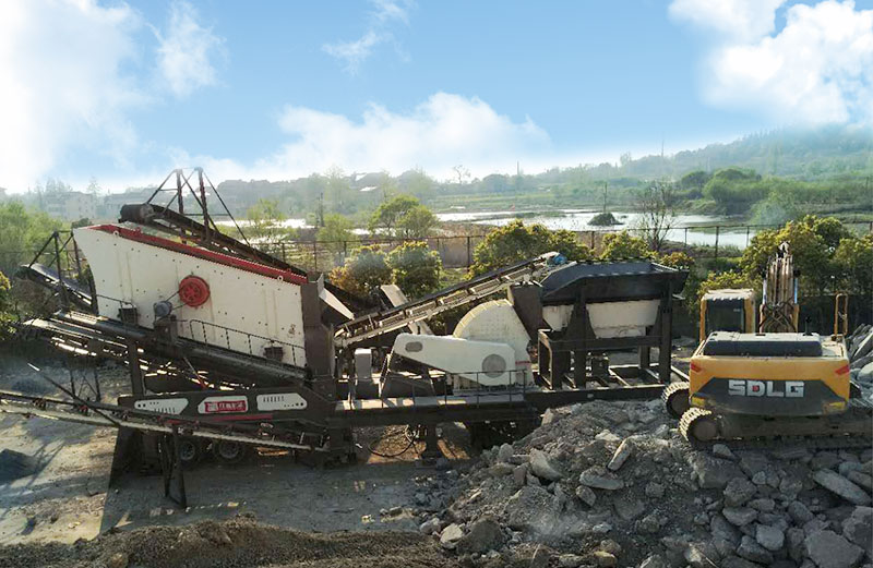 單臺(tái)移動(dòng)大型水泥塊粉碎機(jī)現(xiàn)場(chǎng) 單臺(tái)移動(dòng)大型水泥塊粉碎機(jī)現(xiàn)場(chǎng)