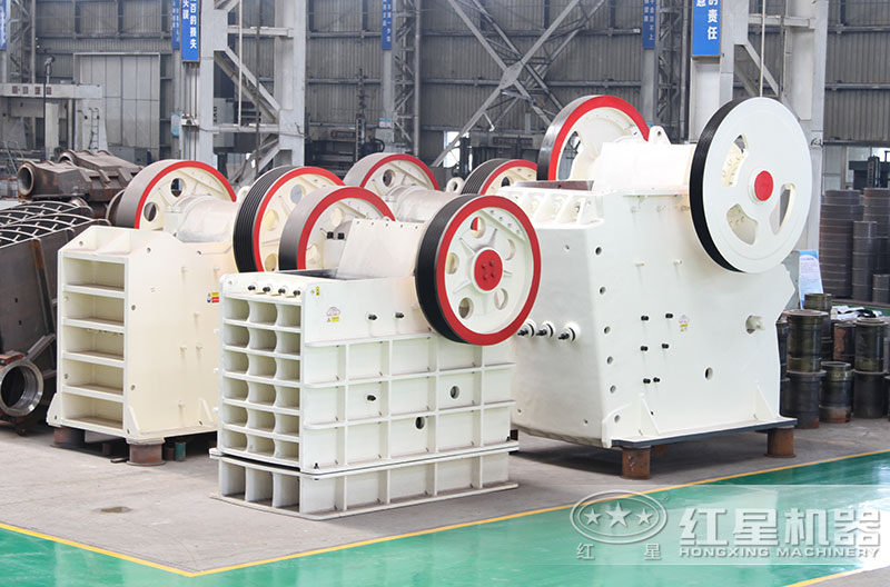 不同規(guī)格型號(hào)的顎式破石機(jī) 不同規(guī)格型號(hào)的顎式破石機(jī)