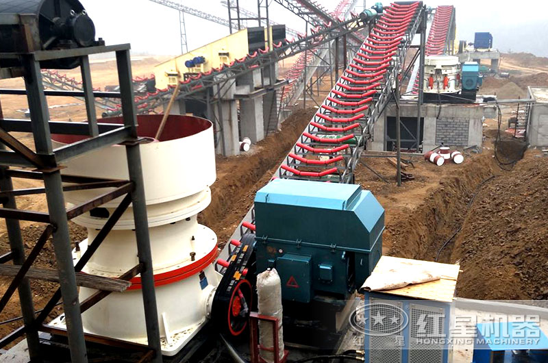 時(shí)產(chǎn)800噸的河卵石破碎現(xiàn)場(chǎng) 時(shí)產(chǎn)800噸的河卵石破碎現(xiàn)場(chǎng)