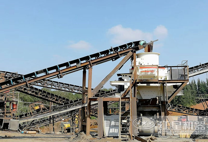 人工制沙現(xiàn)場(chǎng) 人工制沙現(xiàn)場(chǎng)