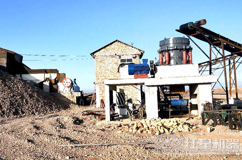 時產(chǎn)500噸的大型花崗巖破碎機現(xiàn)場 時產(chǎn)500噸的大型花崗巖破碎機現(xiàn)場