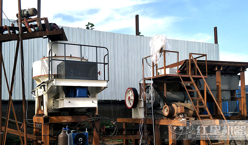 小型碎石制砂生產(chǎn)線現(xiàn)場(chǎng) 小型碎石制砂生產(chǎn)線現(xiàn)場(chǎng)