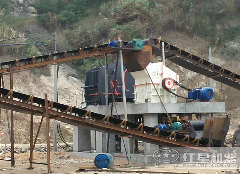 細(xì)碎機(jī)人工打砂現(xiàn)場(chǎng) 細(xì)碎機(jī)人工打砂現(xiàn)場(chǎng)