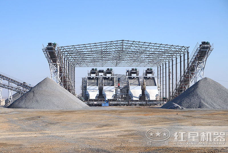 大型破石機(jī)生產(chǎn)線現(xiàn)場(chǎng) 大型破石機(jī)生產(chǎn)線現(xiàn)場(chǎng)