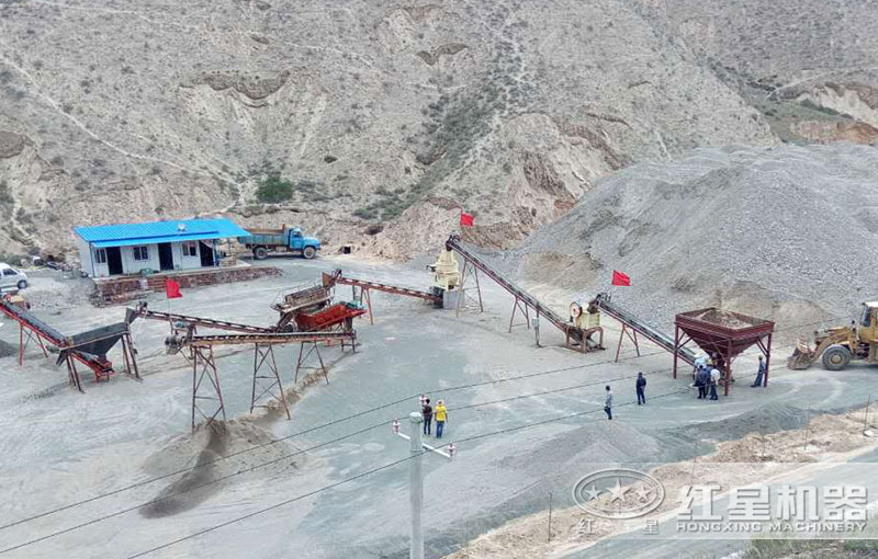 鵝卵石治沙機器現(xiàn)場 鵝卵石治沙機器現(xiàn)場