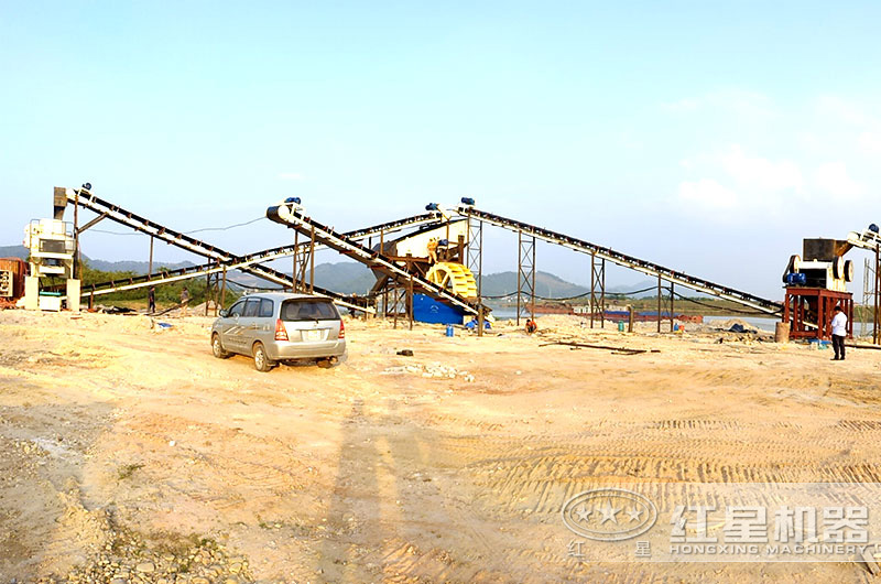 南陽客戶石料制砂現(xiàn)場:鄂破+洗砂機+制砂機 南陽客戶石料制砂現(xiàn)場:鄂破+洗砂機+制砂機