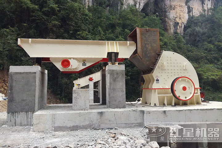 振動(dòng)給料機(jī)安裝現(xiàn)場(chǎng) 振動(dòng)給料機(jī)安裝現(xiàn)場(chǎng)