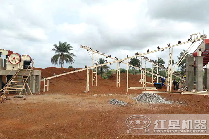 顎式破碎機檢修現(xiàn)場 顎式破碎機檢修現(xiàn)場