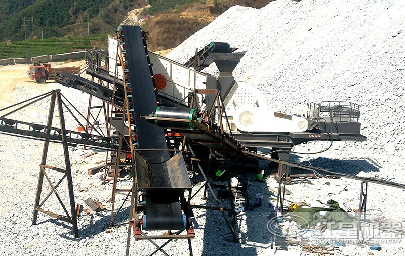 移動式石頭破碎機現(xiàn)場圖 移動式石頭破碎機現(xiàn)場圖