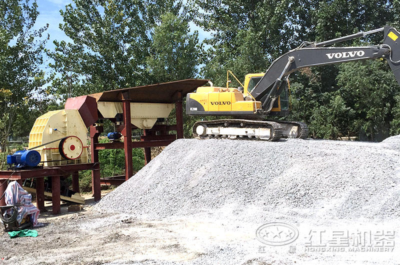 重型錘式礦石破碎機(jī)生產(chǎn)現(xiàn)場 重型錘式礦石破碎機(jī)生產(chǎn)現(xiàn)場