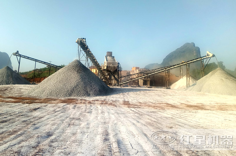 反擊式破碎機(jī)生產(chǎn)現(xiàn)場(chǎng) 反擊式破碎機(jī)生產(chǎn)現(xiàn)場(chǎng)