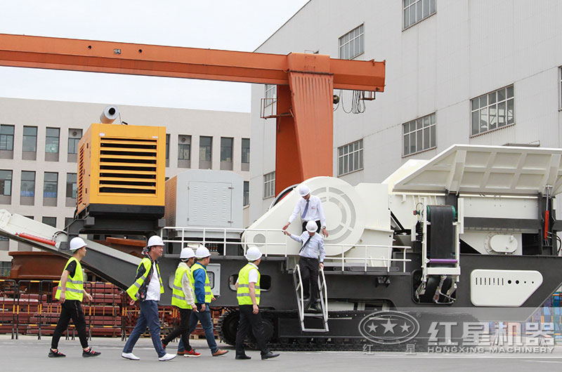 履帶式移動(dòng)破 履帶式移動(dòng)破