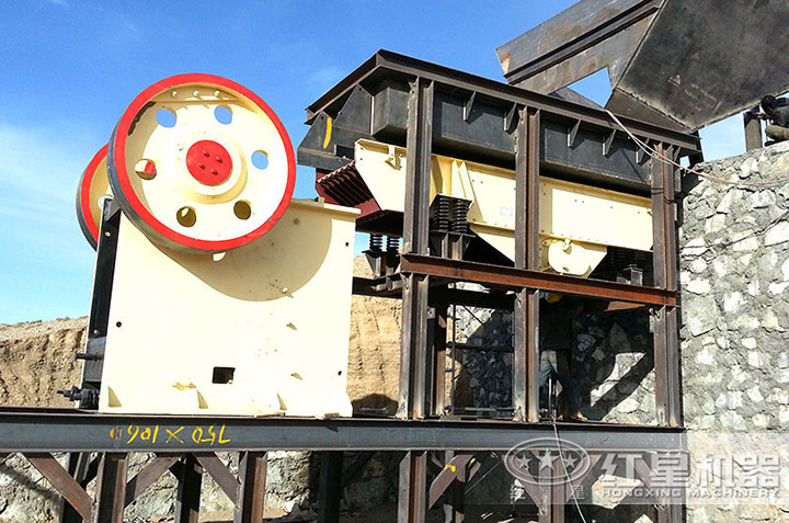 小型鄂式粉碎機客戶現(xiàn)場 小型鄂式粉碎機客戶現(xiàn)場