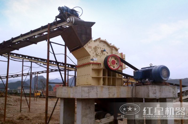 細碎機現(xiàn)場作業(yè)圖 細碎機現(xiàn)場作業(yè)圖