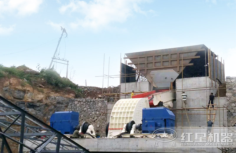 日產(chǎn)5000噸重錘碎石機現(xiàn)場 日產(chǎn)5000噸重錘碎石機現(xiàn)場
