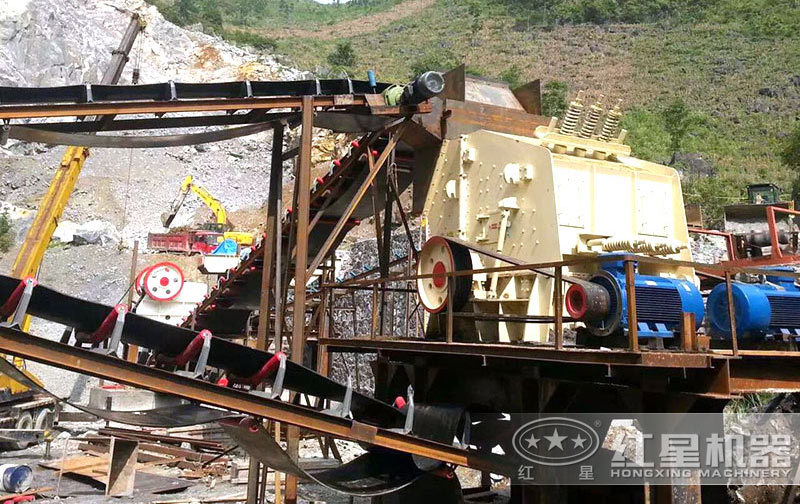 時產(chǎn)500噸碎石機作業(yè)現(xiàn)場 時產(chǎn)500噸碎石機作業(yè)現(xiàn)場