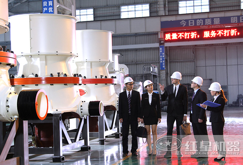 客戶考察日產(chǎn)5000噸碎石機 客戶考察日產(chǎn)5000噸碎石機