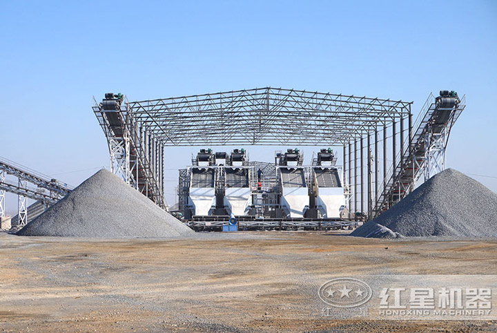 石灰石生產(chǎn)現(xiàn)場(chǎng) 石灰石生產(chǎn)現(xiàn)場(chǎng)