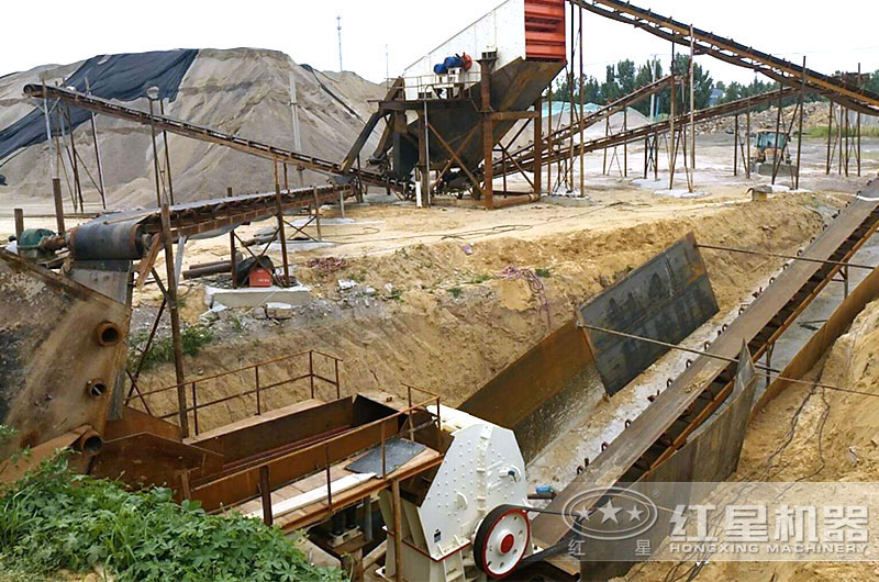 重錘式破碎機(jī)作業(yè)現(xiàn)場(chǎng) 重錘式破碎機(jī)作業(yè)現(xiàn)場(chǎng)