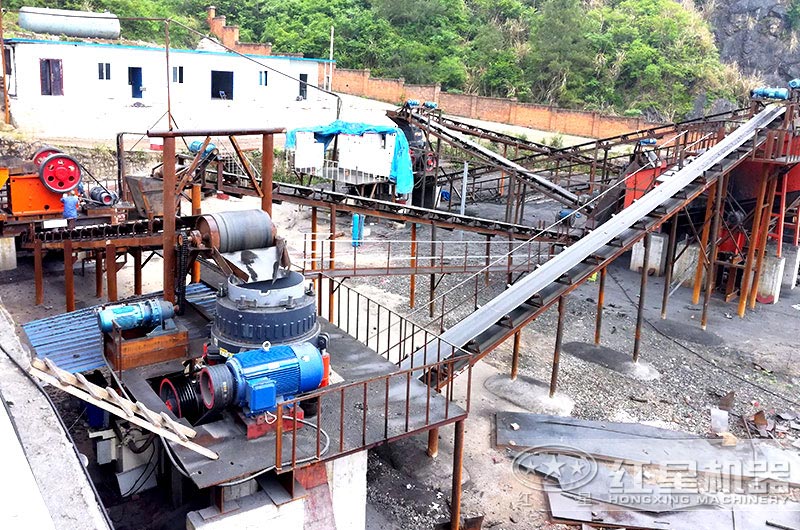 錳礦石圓錐破碎機現(xiàn)場 錳礦石圓錐破碎機現(xiàn)場