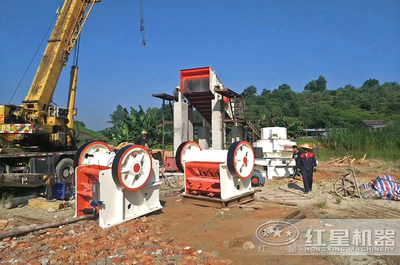 小型石子磨砂機(jī)安裝現(xiàn)場(chǎng) 小型石子磨砂機(jī)安裝現(xiàn)場(chǎng)