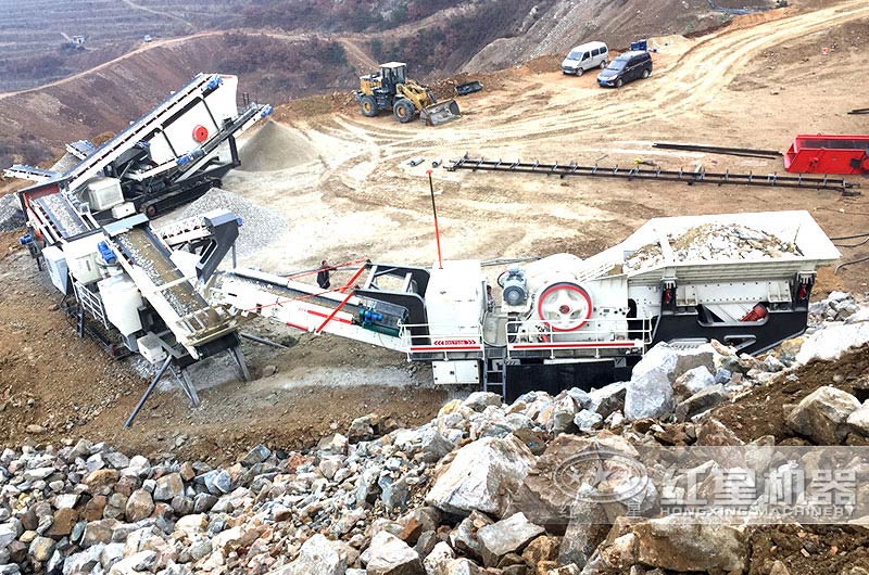 移動式破碎生產(chǎn)線現(xiàn)場 移動式破碎生產(chǎn)線現(xiàn)場