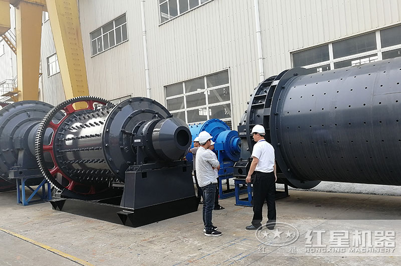 用戶(hù)來(lái)廠參觀球磨機(jī) 用戶(hù)來(lái)廠參觀球磨機(jī)