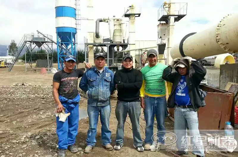 球磨機(jī)作業(yè)現(xiàn)場(chǎng) 球磨機(jī)作業(yè)現(xiàn)場(chǎng)