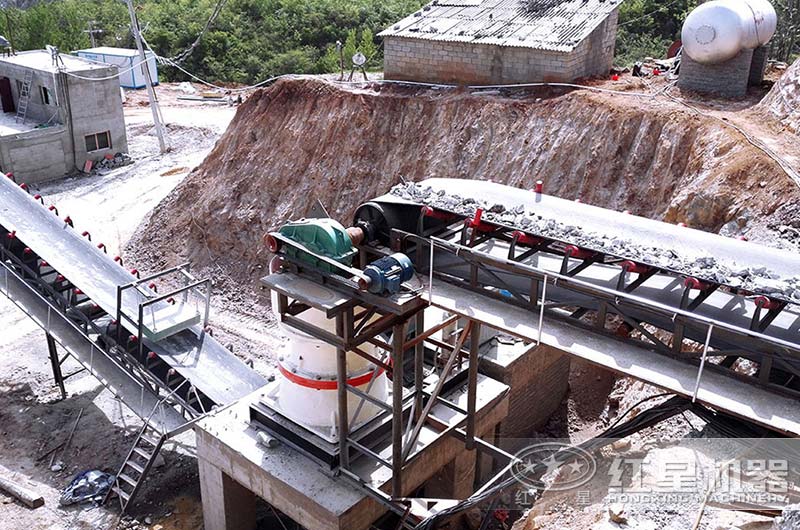 石塊破碎機作業(yè)現場 石塊破碎機作業(yè)現場