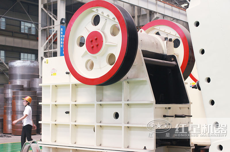 大型石料破碎機(jī)之顎式破碎機(jī) 大型石料破碎機(jī)之顎式破碎機(jī)