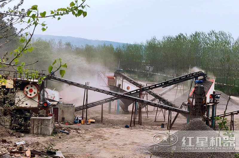 石料破碎作業(yè)現(xiàn)場(chǎng) 石料破碎作業(yè)現(xiàn)場(chǎng)