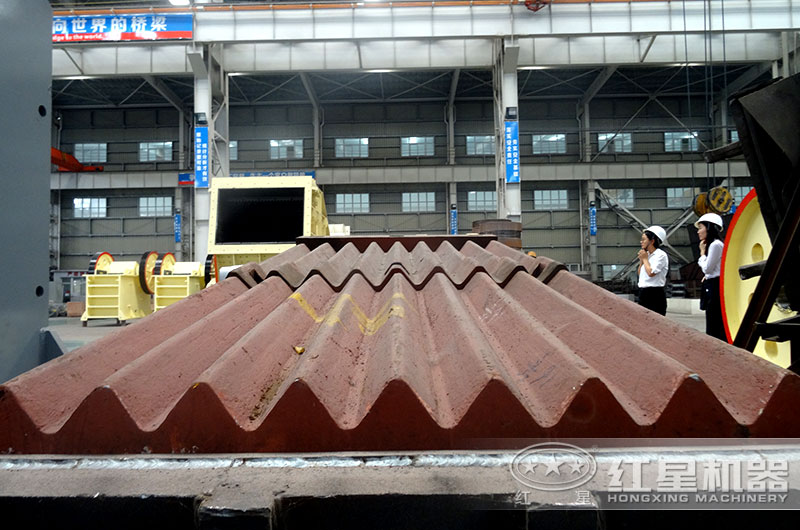 紅星顎式破碎機(jī)顎板實(shí)拍 紅星顎式破碎機(jī)顎板實(shí)拍